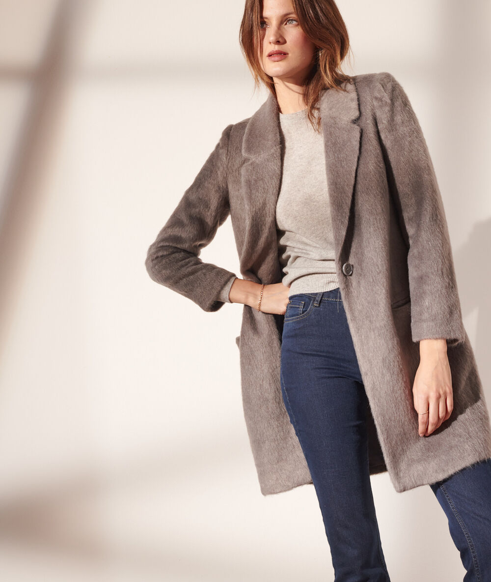 Manteau droit fausse fourrure gris chine.