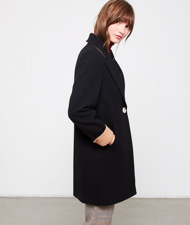 Manteau droit noir.