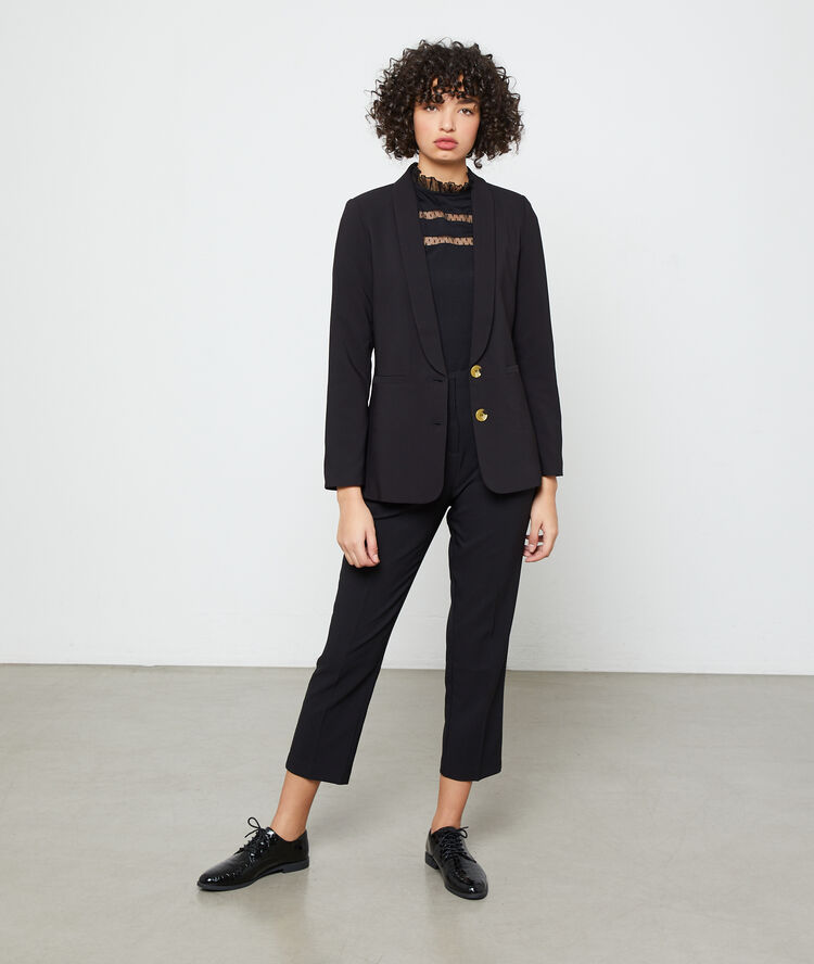 Veste de tailleur noir.