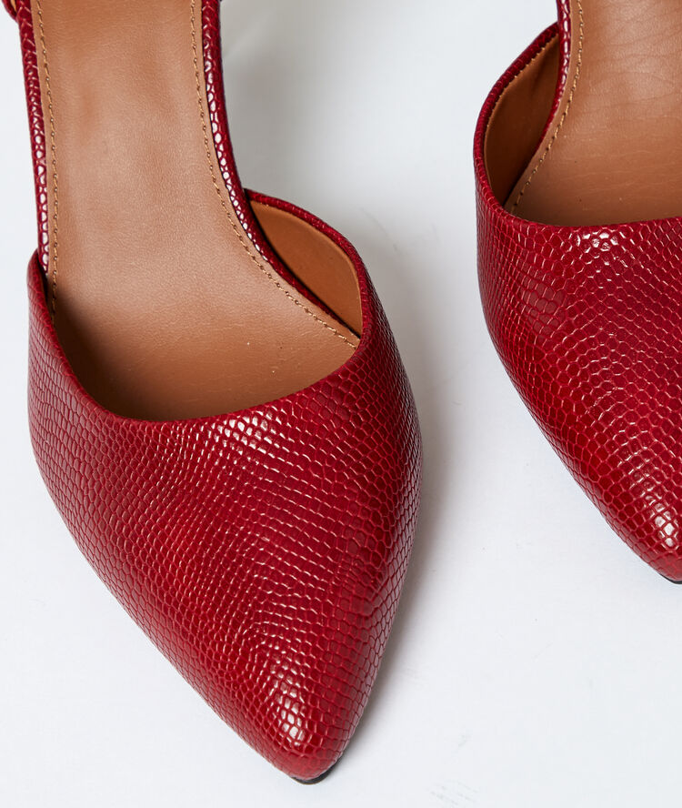 Escarpins pointus carmin.