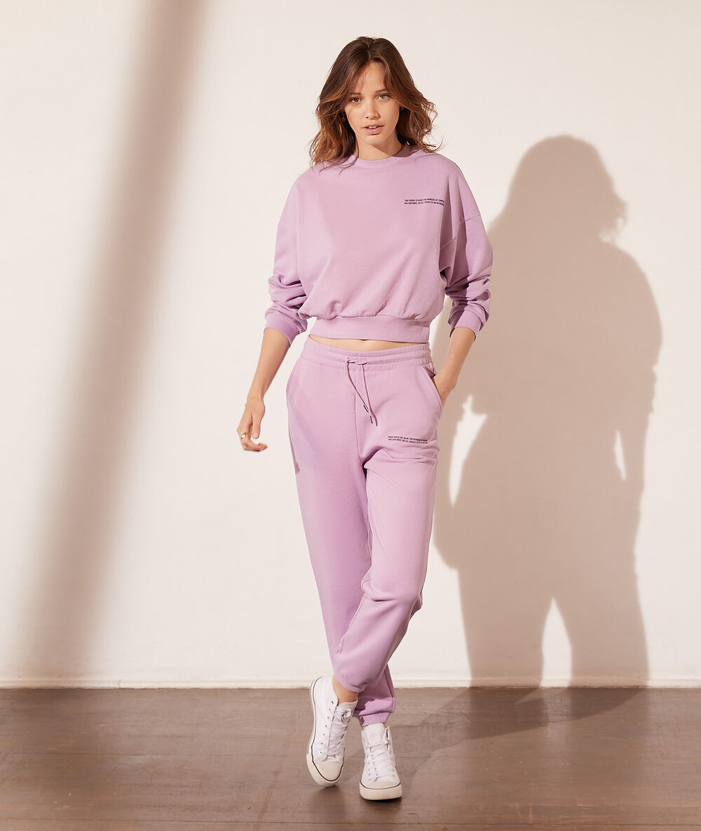 Pantalon jogger lilas.
