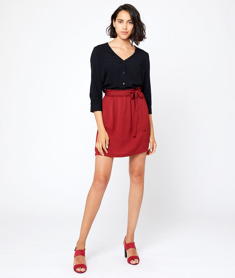 Blouse col v boutonnée noir.