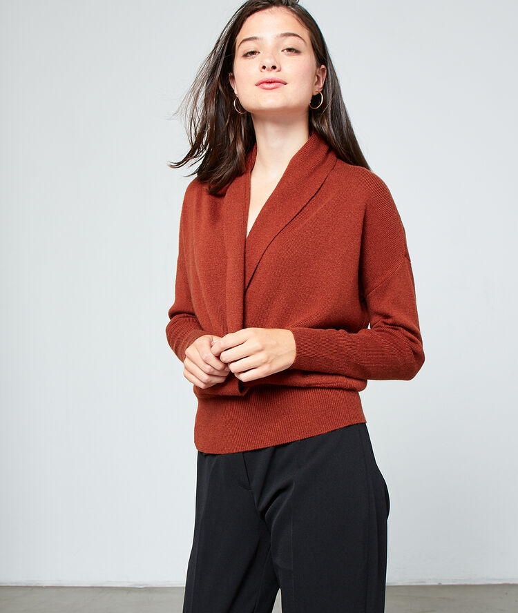 Pull cache-coeur en maille fine rouille.