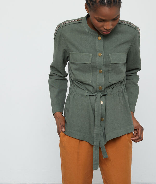 Veste ceinturée à détails sequins kaki.