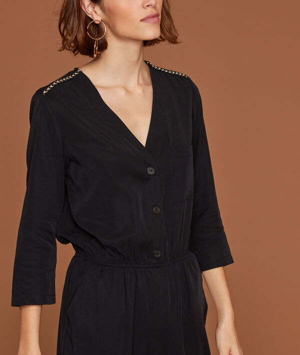 Combinaison boutonnée à broderies en tencel® noir.
