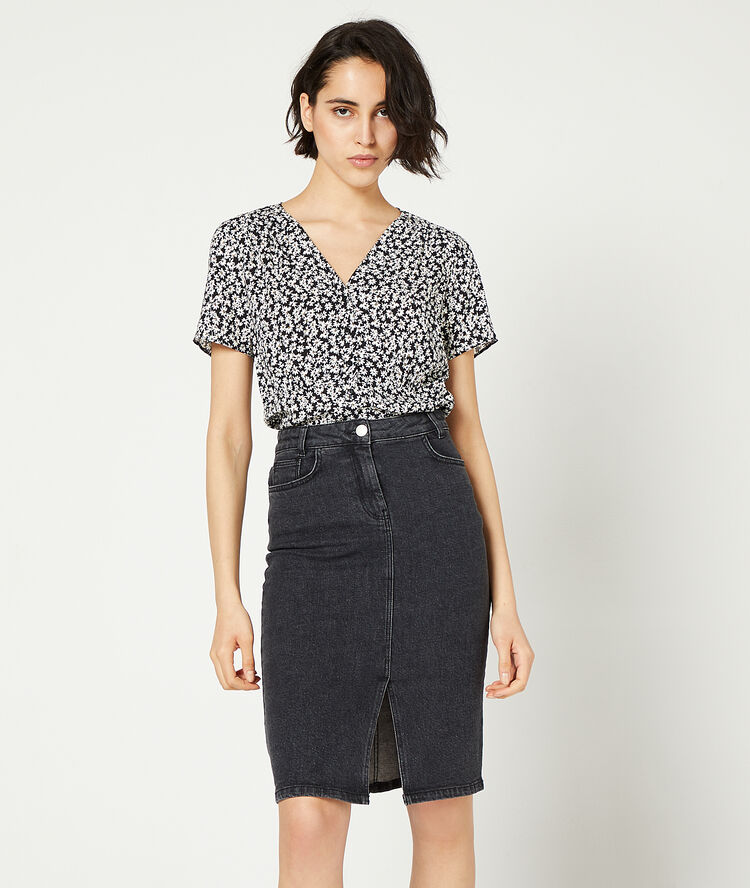 Blouse à imprimé fleuri noir.