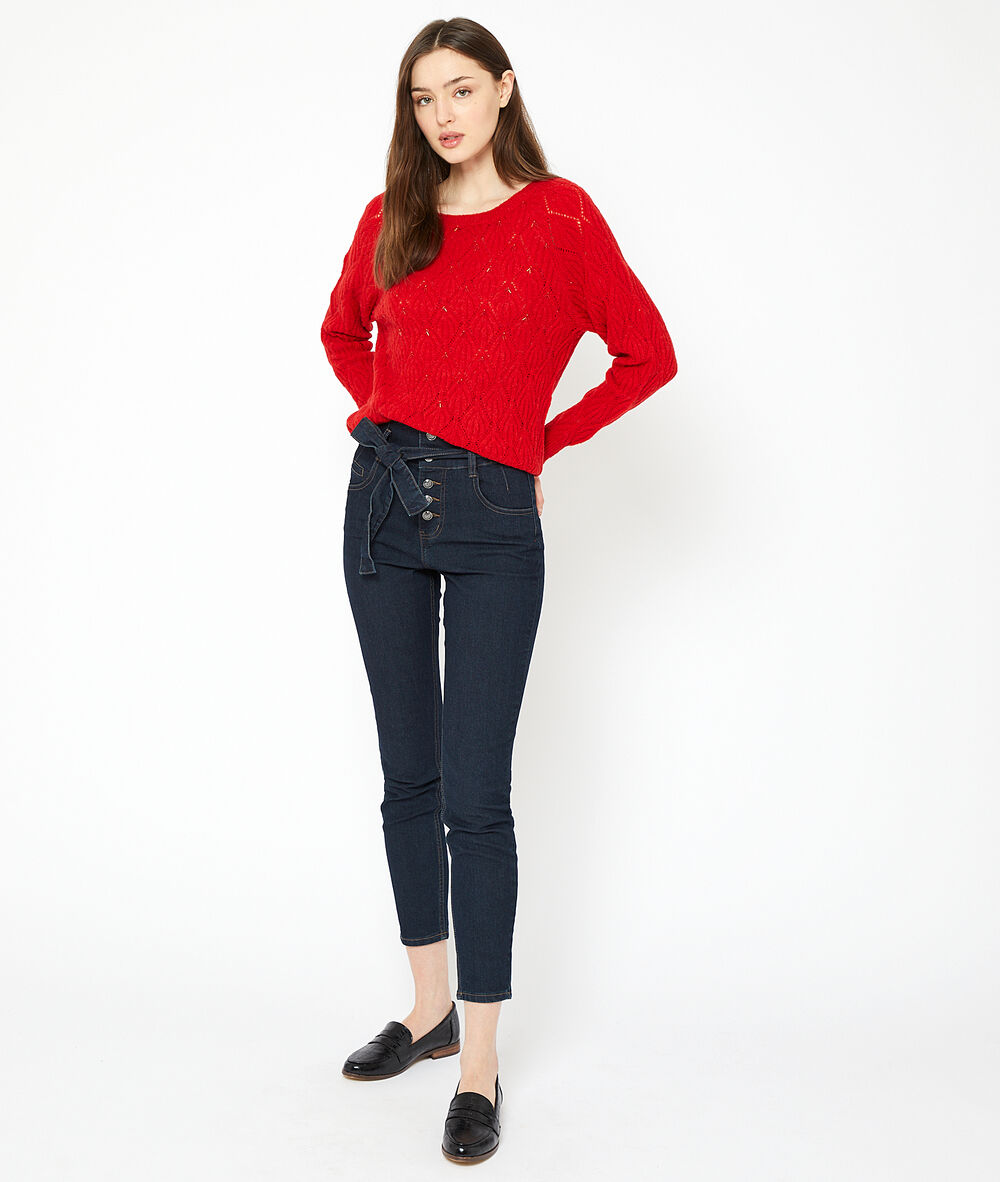 Pull en maille pointelle carmin.