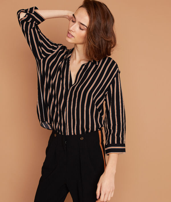 Chemise à rayures noir.