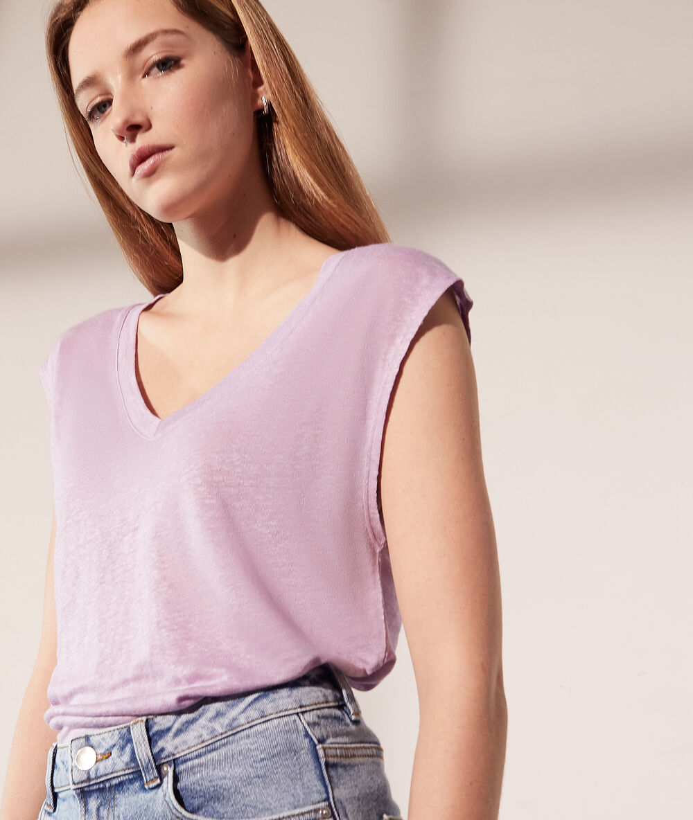 T-shirt col v en lin lilas.