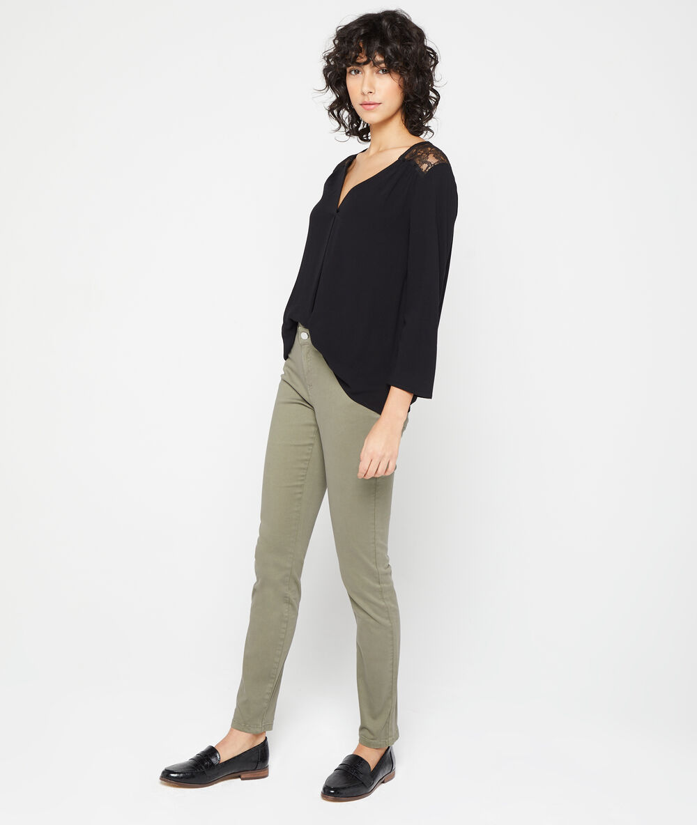 Pantalon slim en coton kaki.