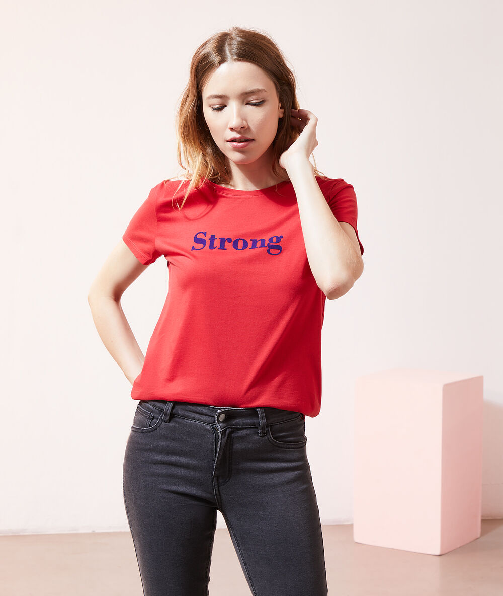 T-shirt "strong" rouge.