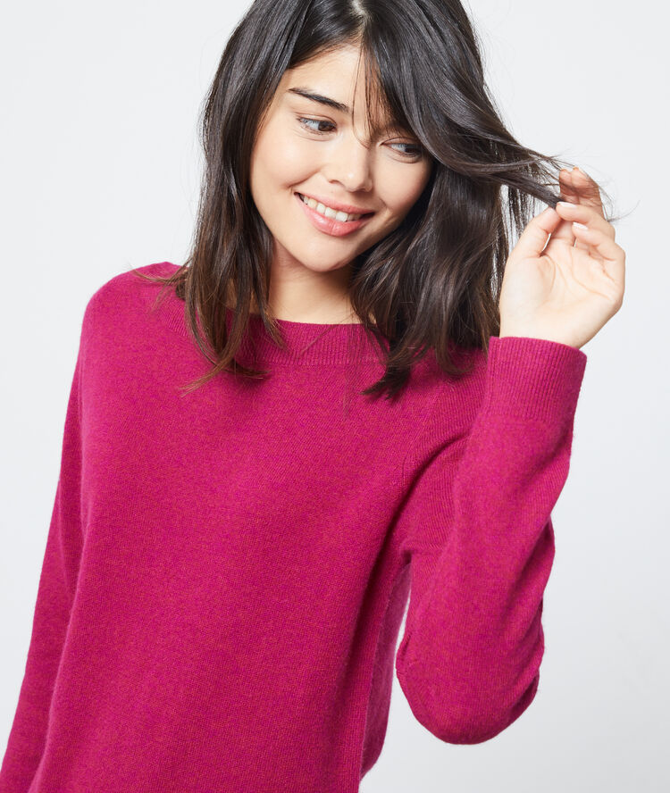 Robe pull en cachemire pourpre.