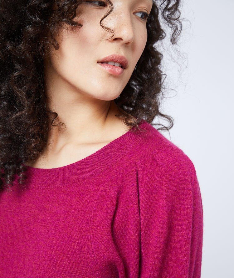 Pull manches ballons en cachemire pourpre.