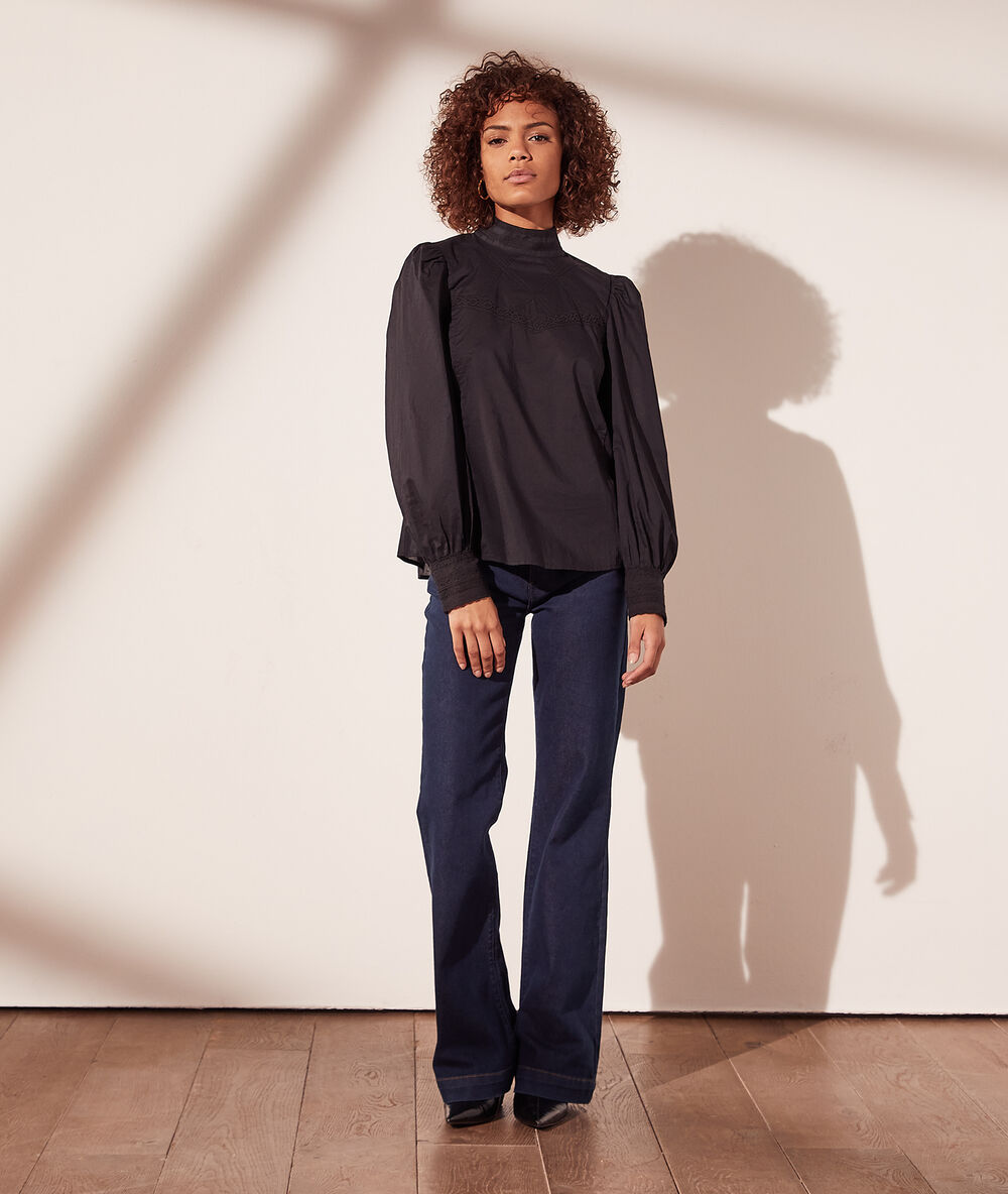 Blouse manches ballon noir.