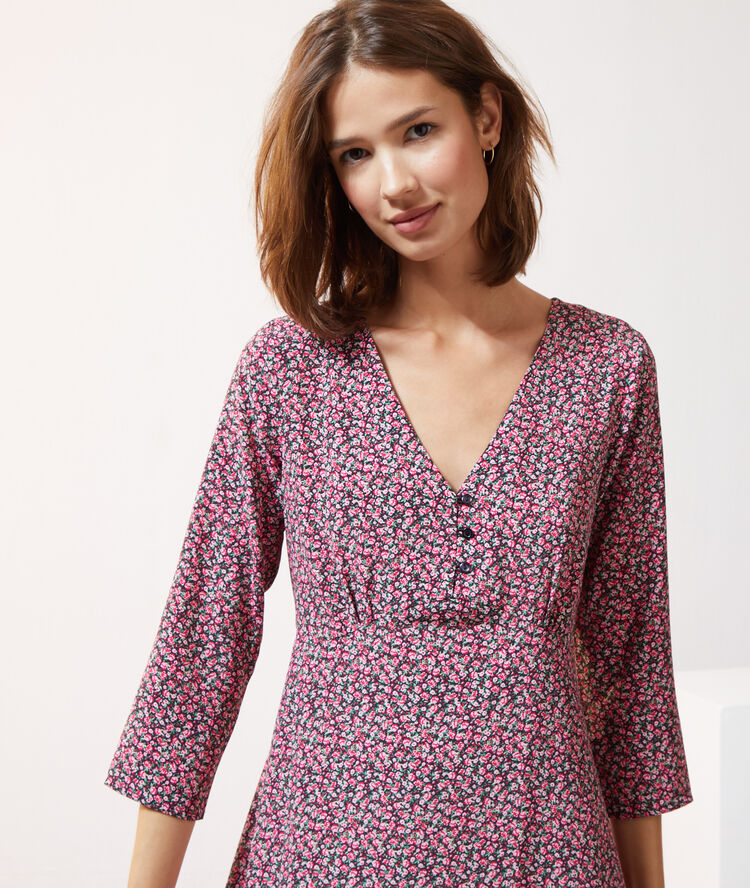 Robe fluide, lien dans le dos fond noir.
