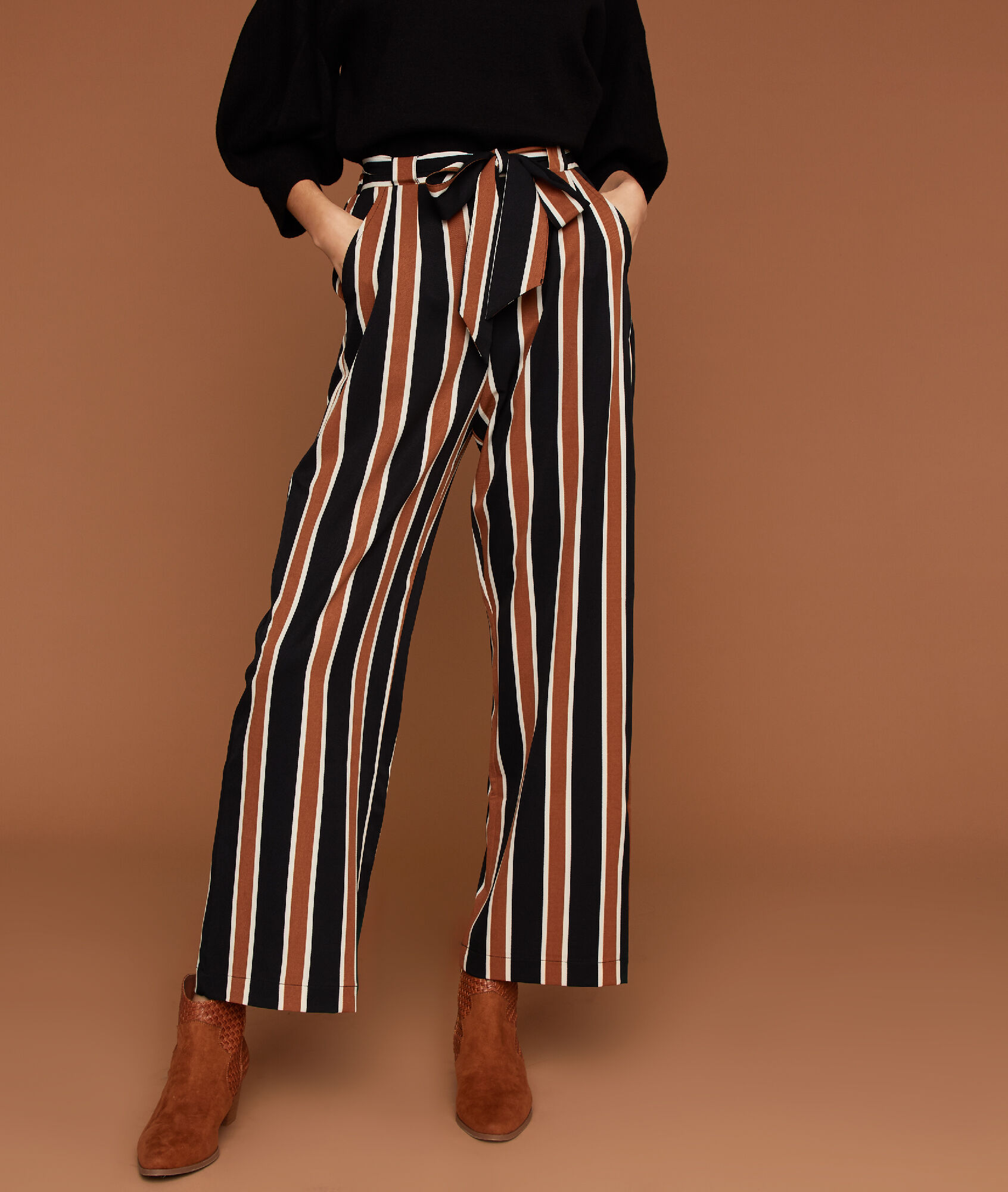 Pantalon large ceinturé à rayures Pantalon large ceinturé à rayures