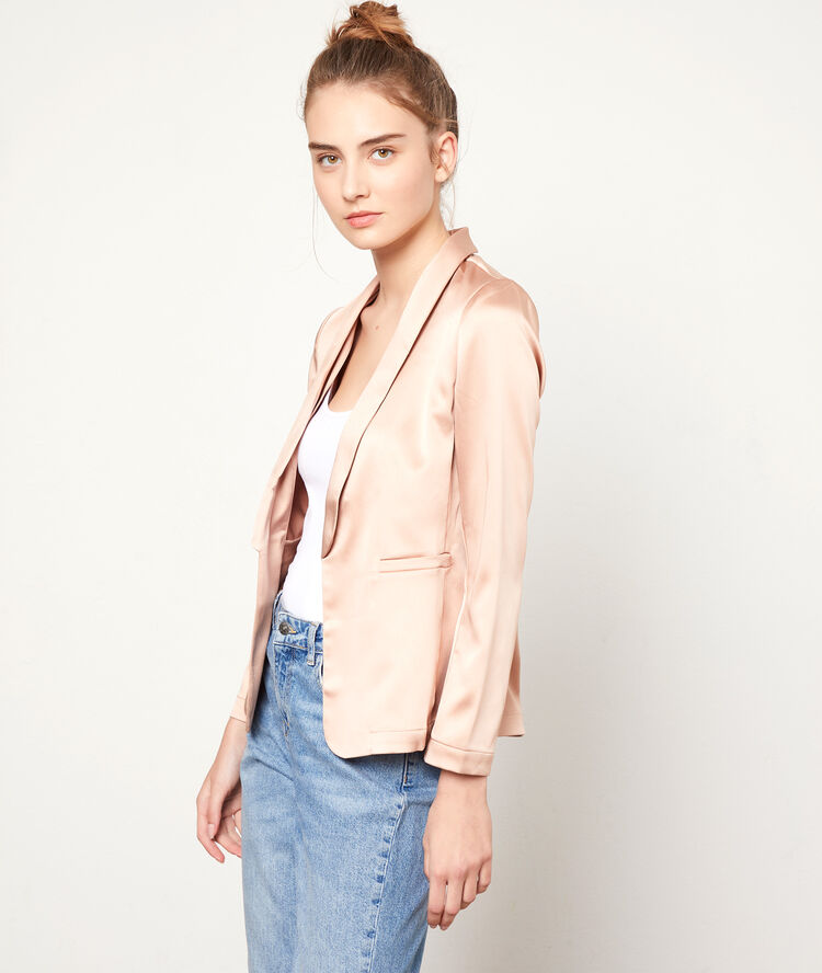 Veste de tailleur satinée nude.
