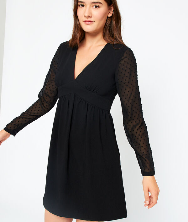 Robe à manches en plumetis noir.