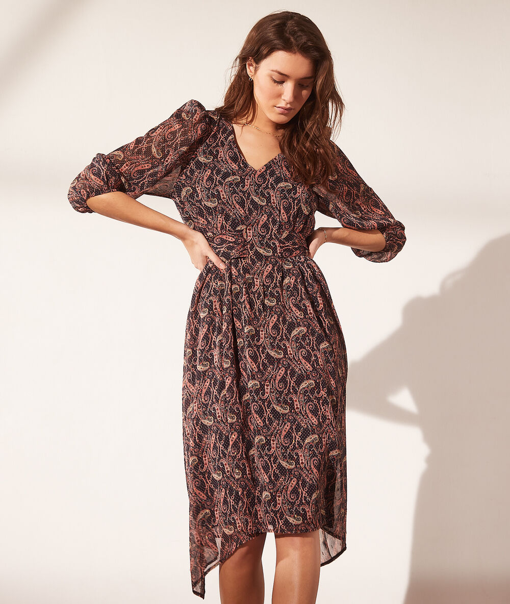 Robe longue imprimée noir.