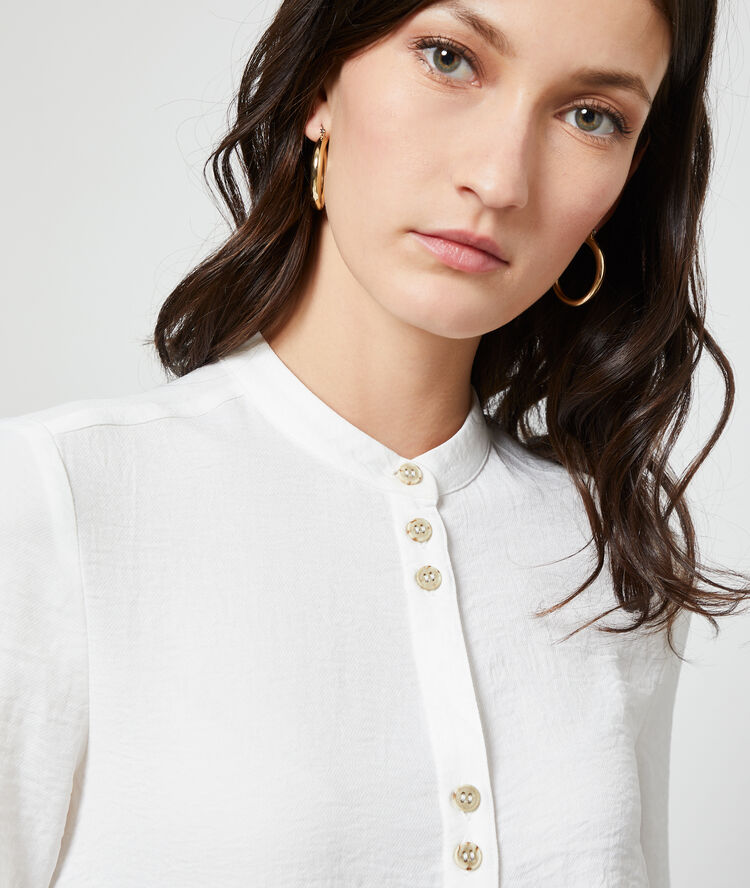 Chemisier col rond off-white.