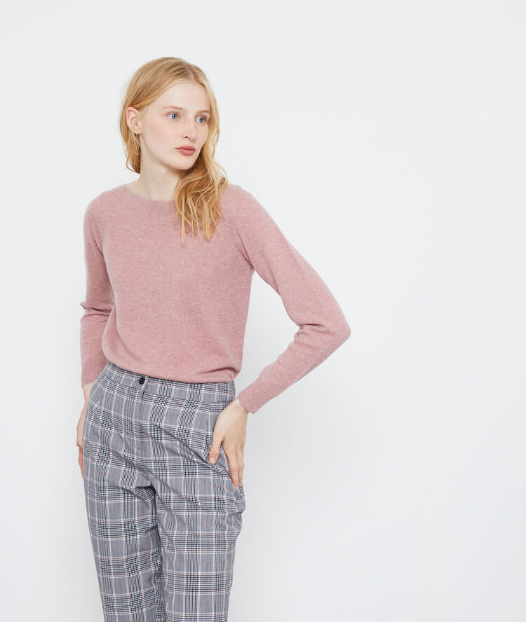 Pull col bateau en cachemire vieux rose.