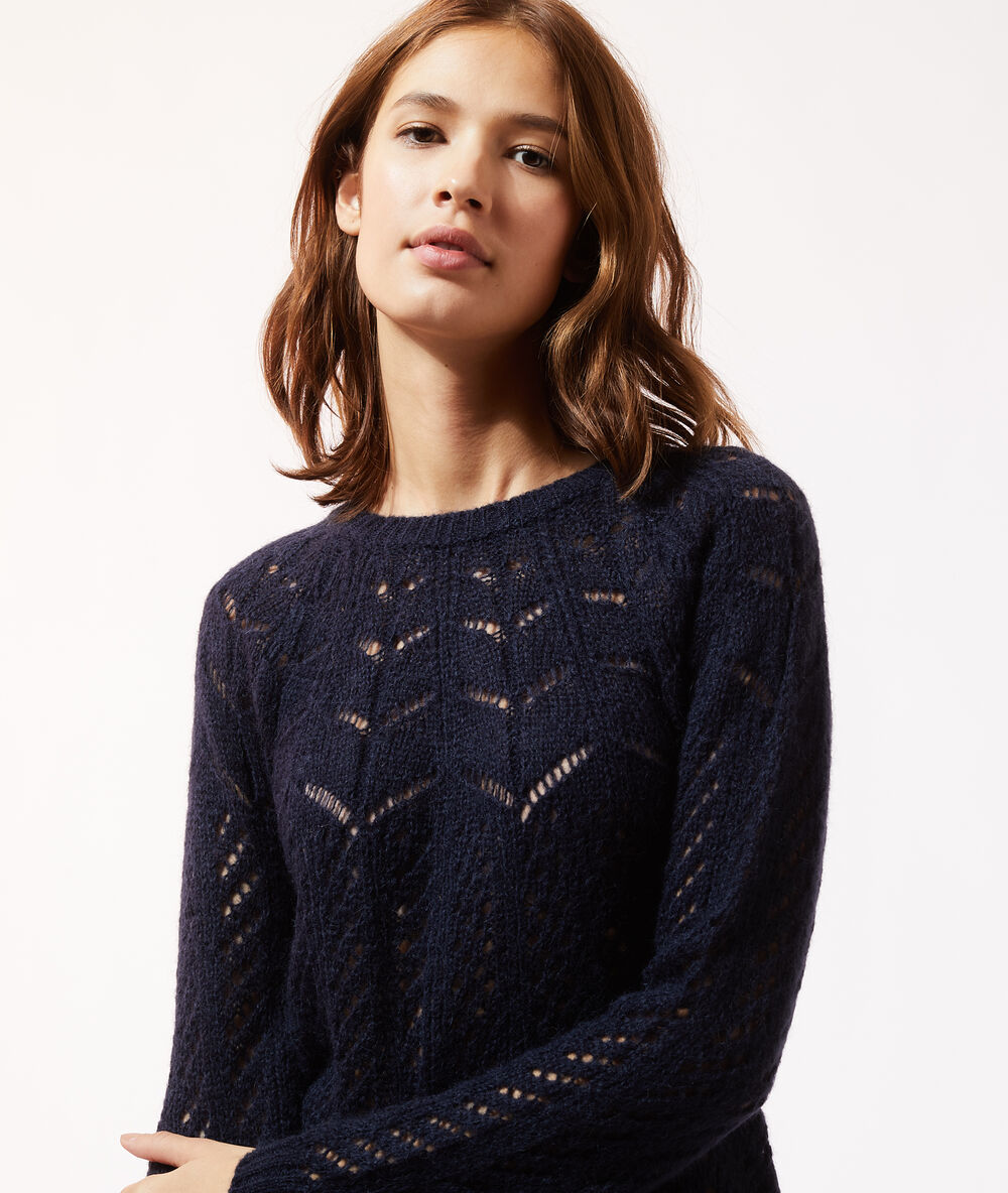 Pull en maille ajourée bleu marine.