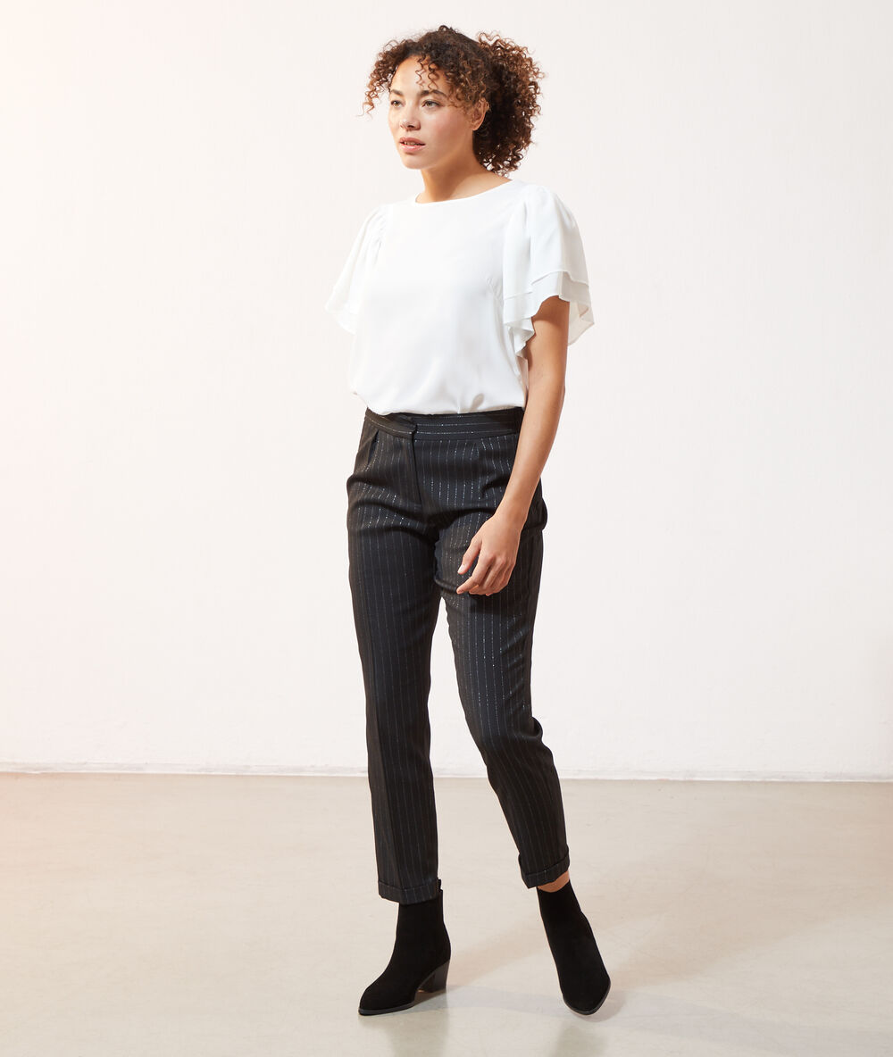 Blouse manches à volants ecru.