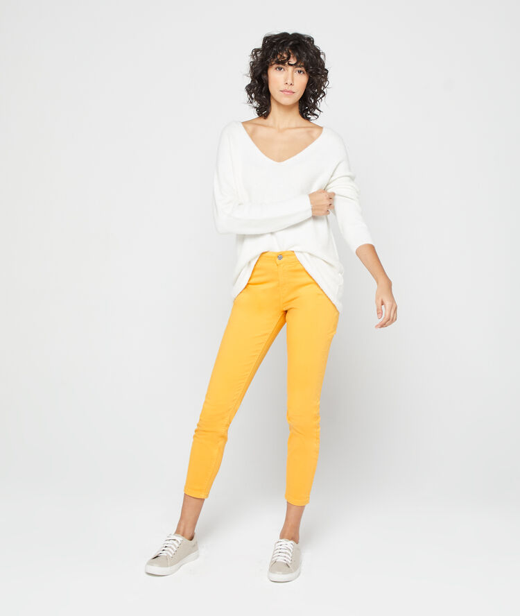 Pantalon slim en coton curry.