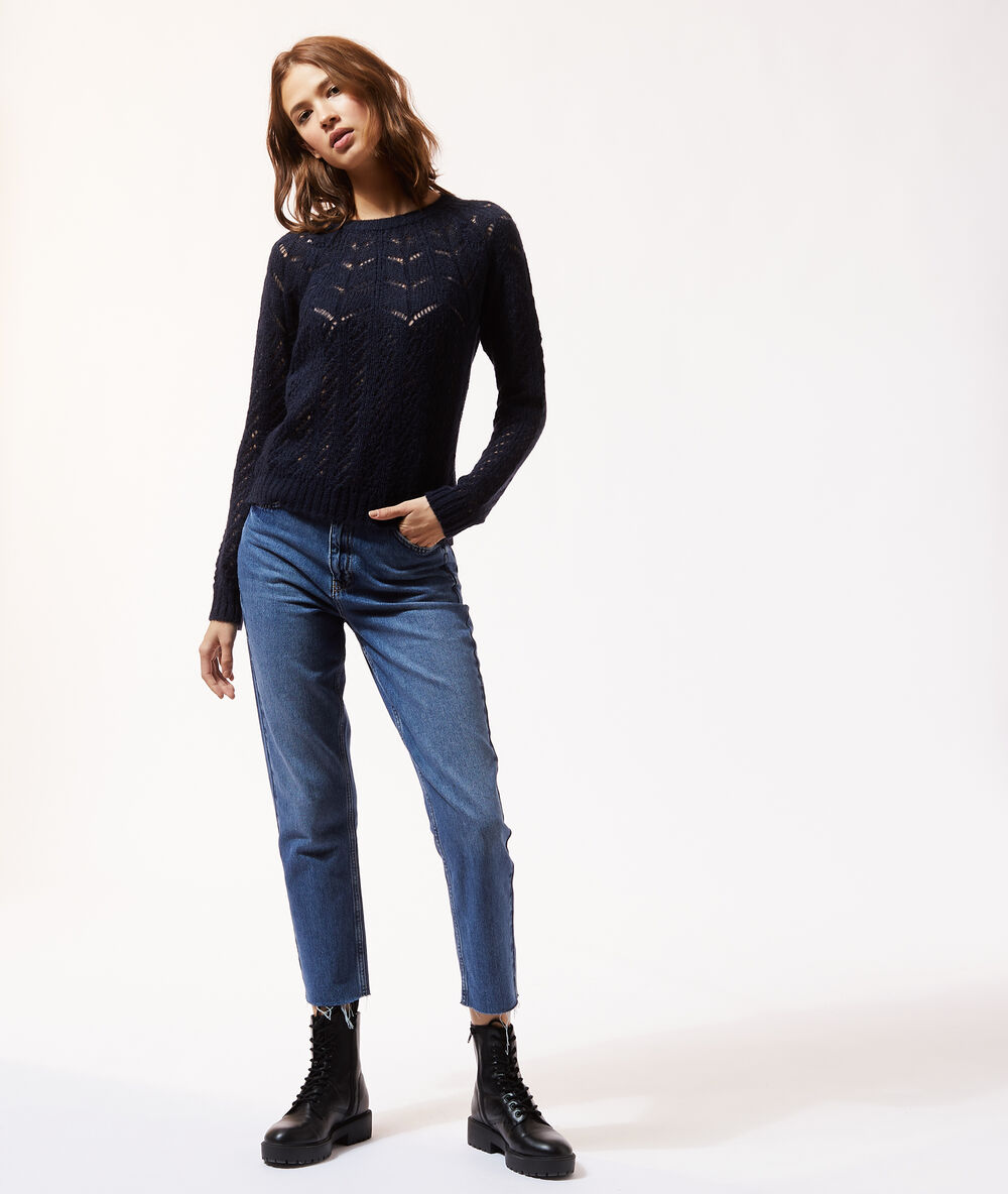 Pull en maille ajourée bleu marine.