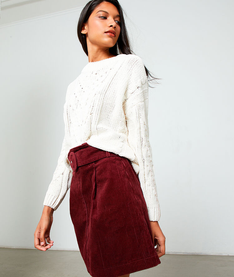 Pull torsadé en grosse maille creme.