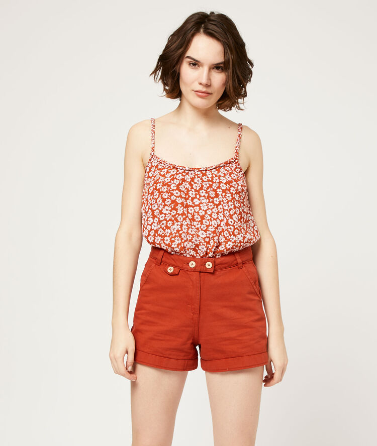 Short à pinces brique.