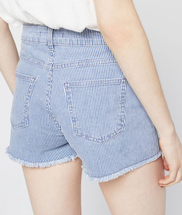 Short à rayures marine.
