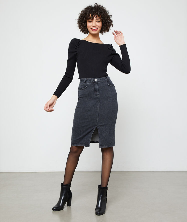 Pull en maille fine, manches gigot noir.