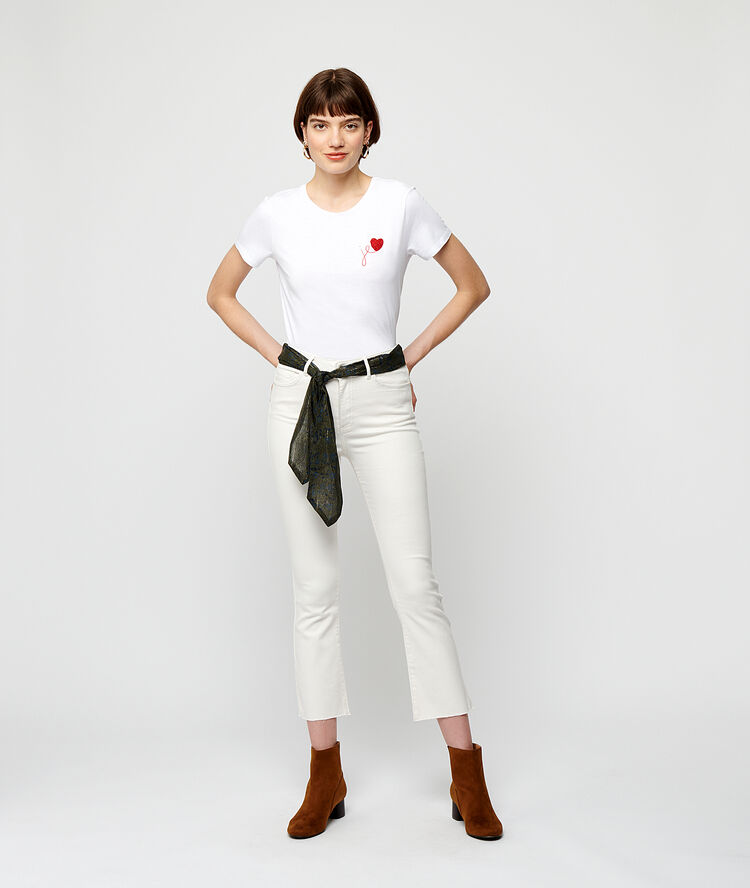 Jean flare avec foulard ecru.