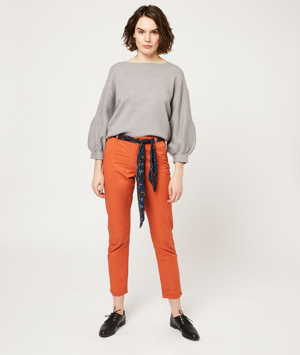 Pantalon droit avec foulard tomette.