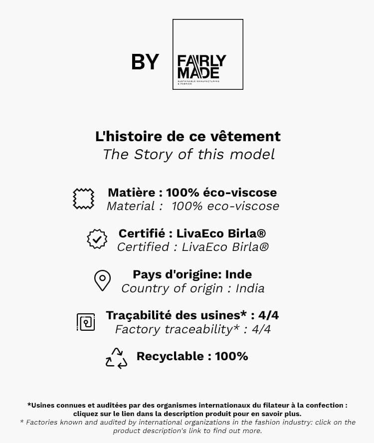 Robe fluide à rayures carmin.