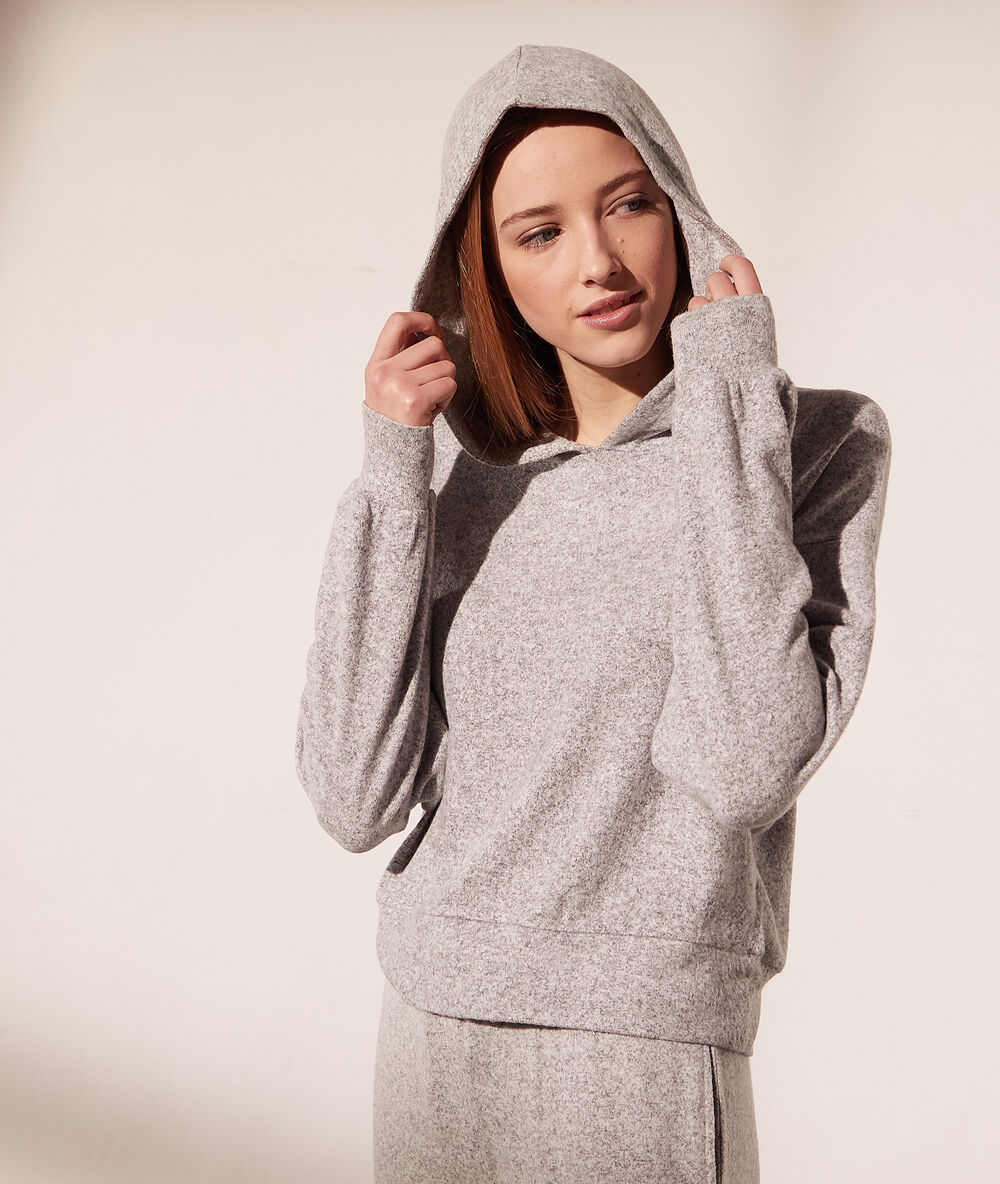 Sweat à capuche en maille gris chine clair.