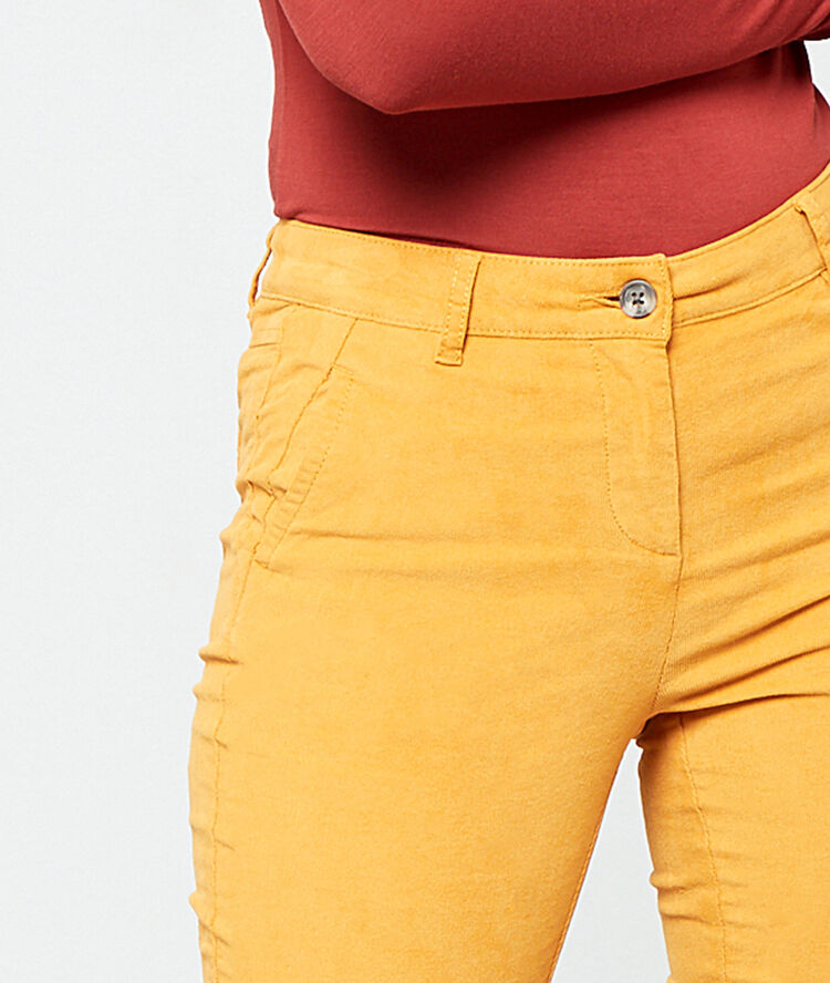 Pantalon slim ocre.