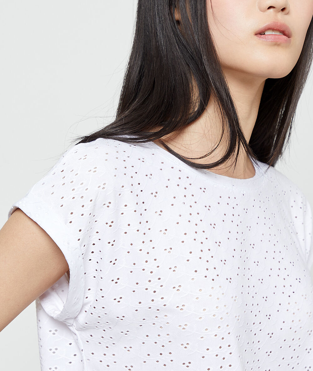 T-shirt ajouré blanc.