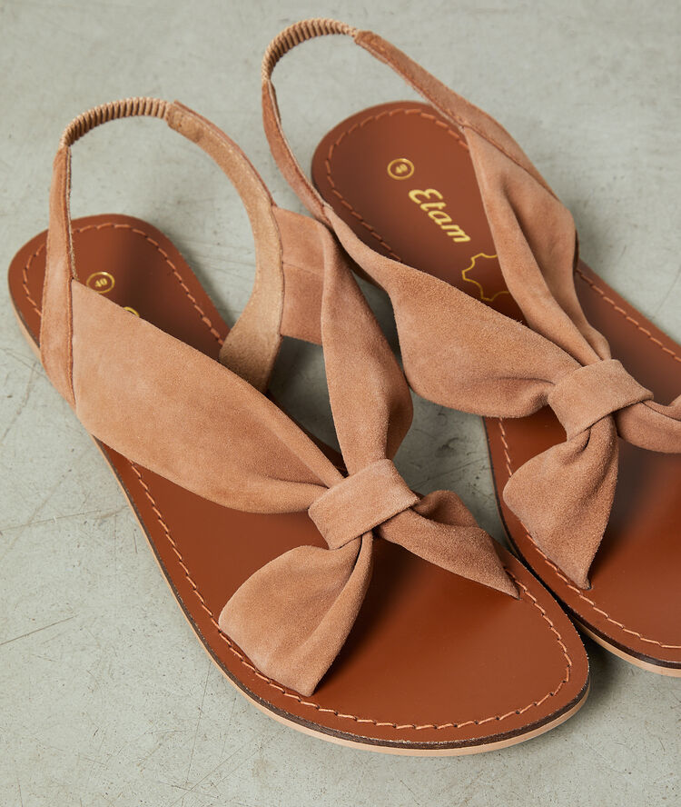 Sandales plates effet daim camel fonce.