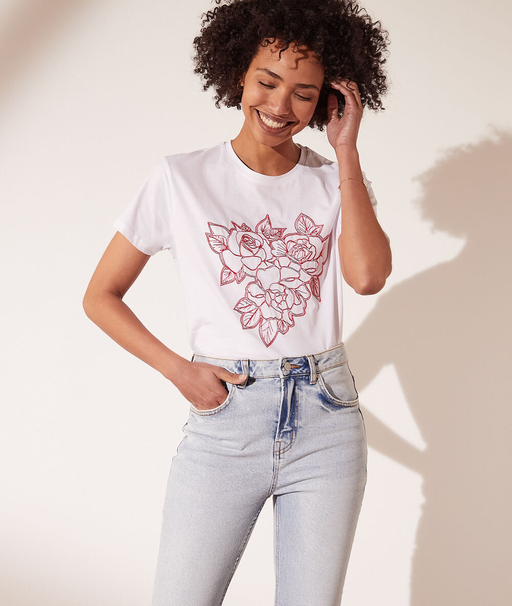 T-shirt avec roses brodées floral.
