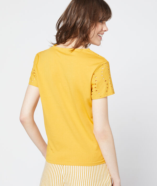 T-shirt à broderie anglaise T-shirt à broderie anglaise