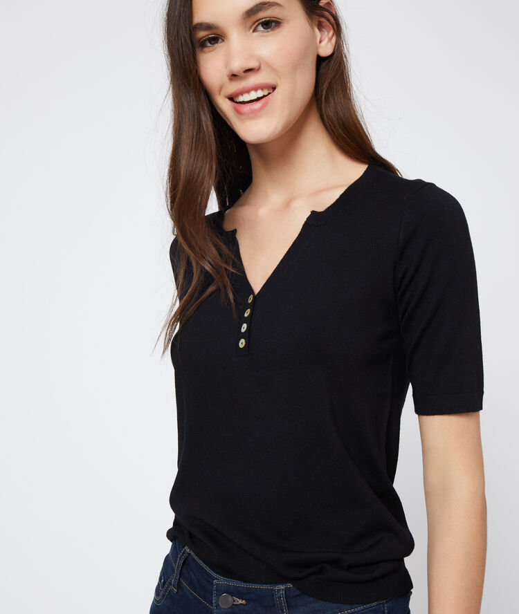 Pull à manches courtes noir.