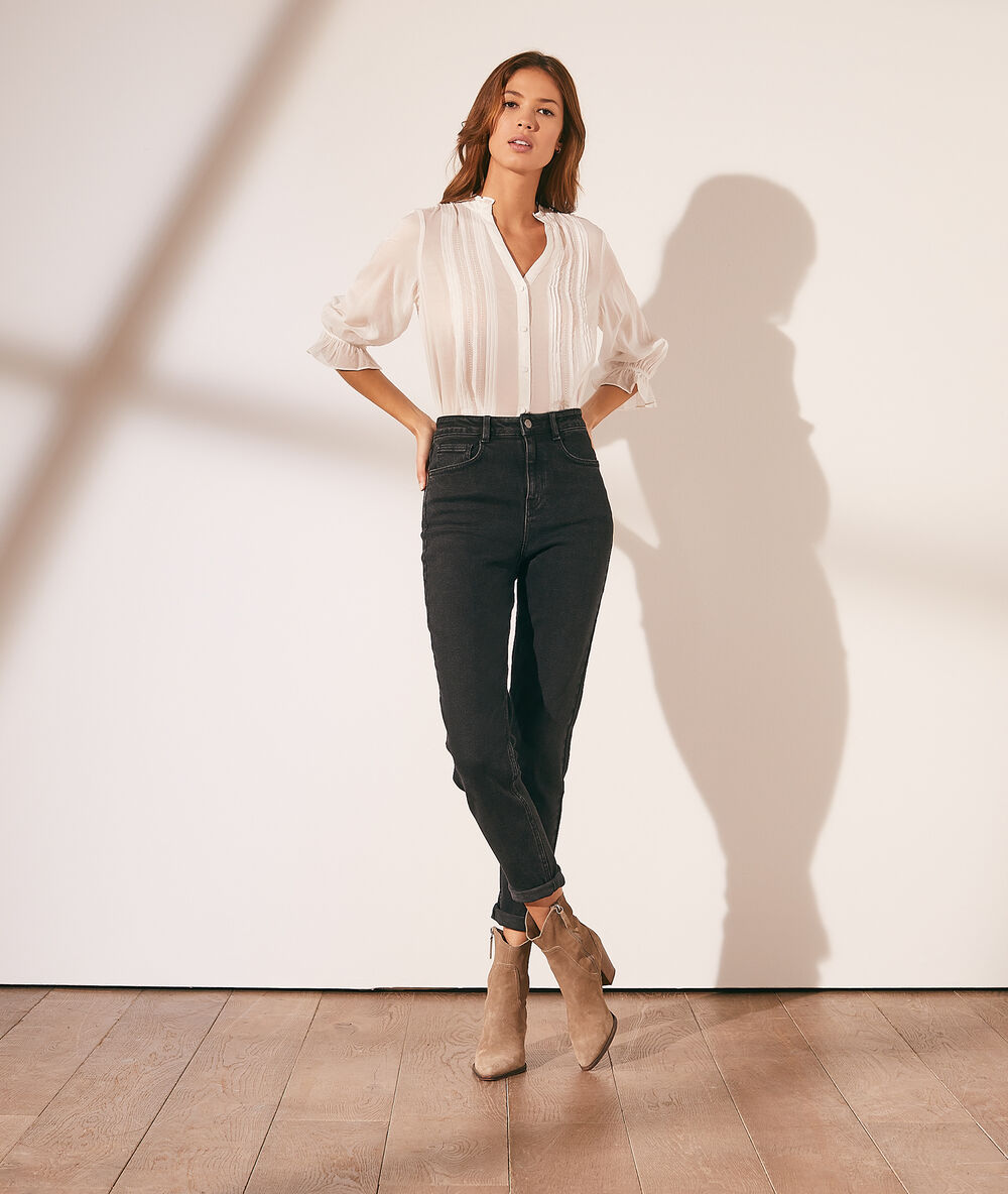 Chemise transparente détails en dentelle ecru.