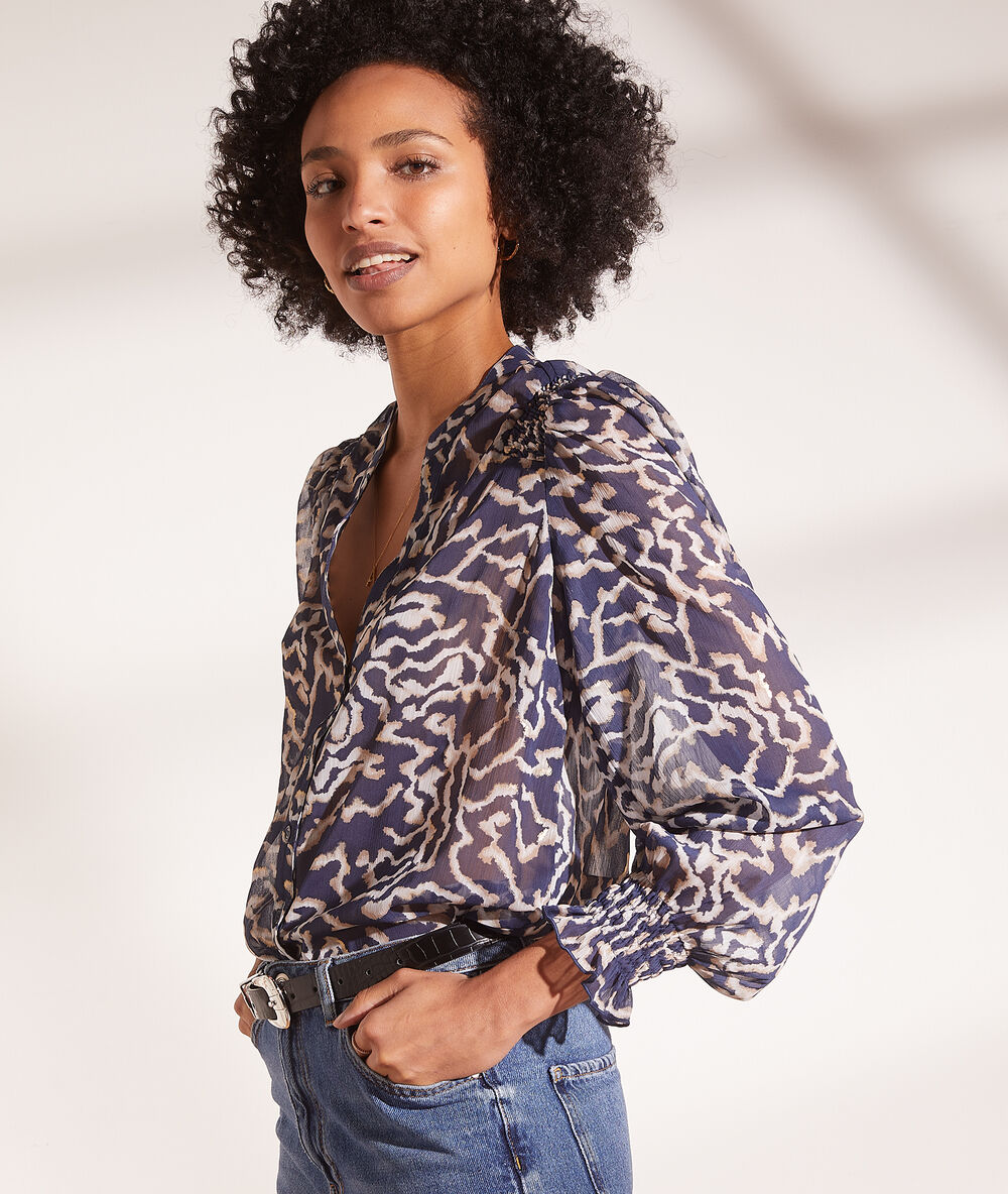 Chemise transparente manches ballon bleu marine.