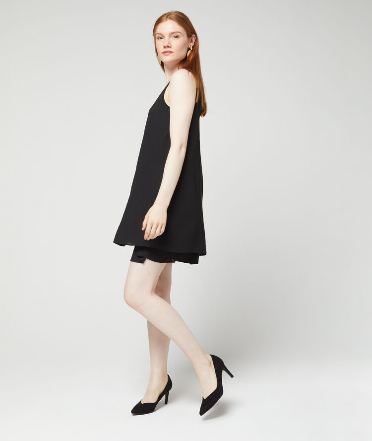 Robe fluide à bretelles noir.