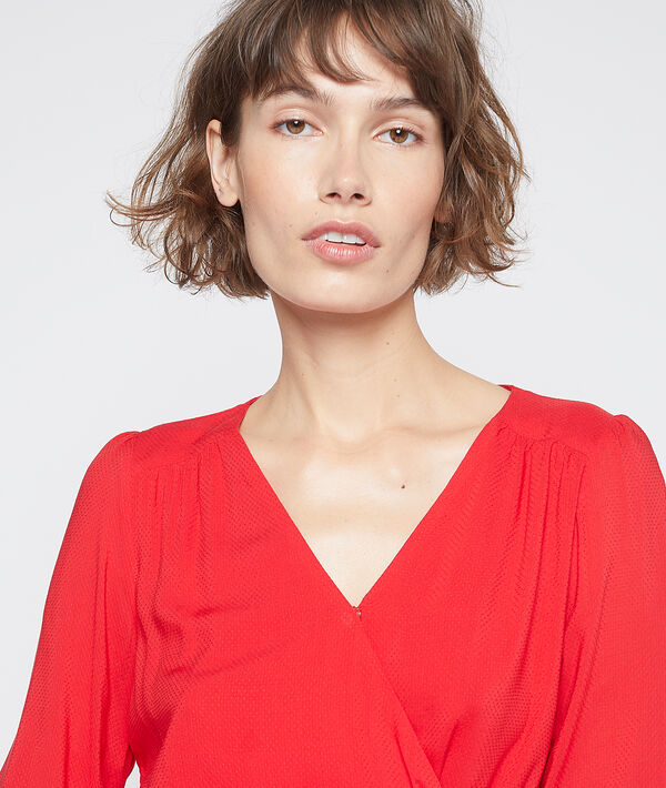 Robe longue cache-coeur rouge.
