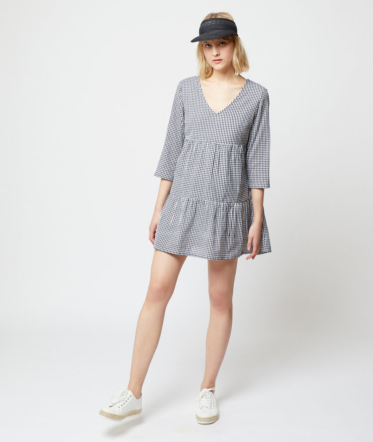 Robe fluide imprimé vichy noir.