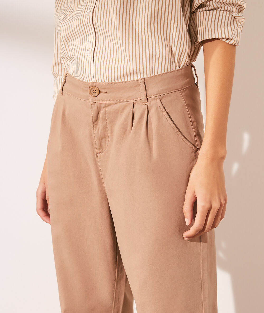 Pantalon chino camel.