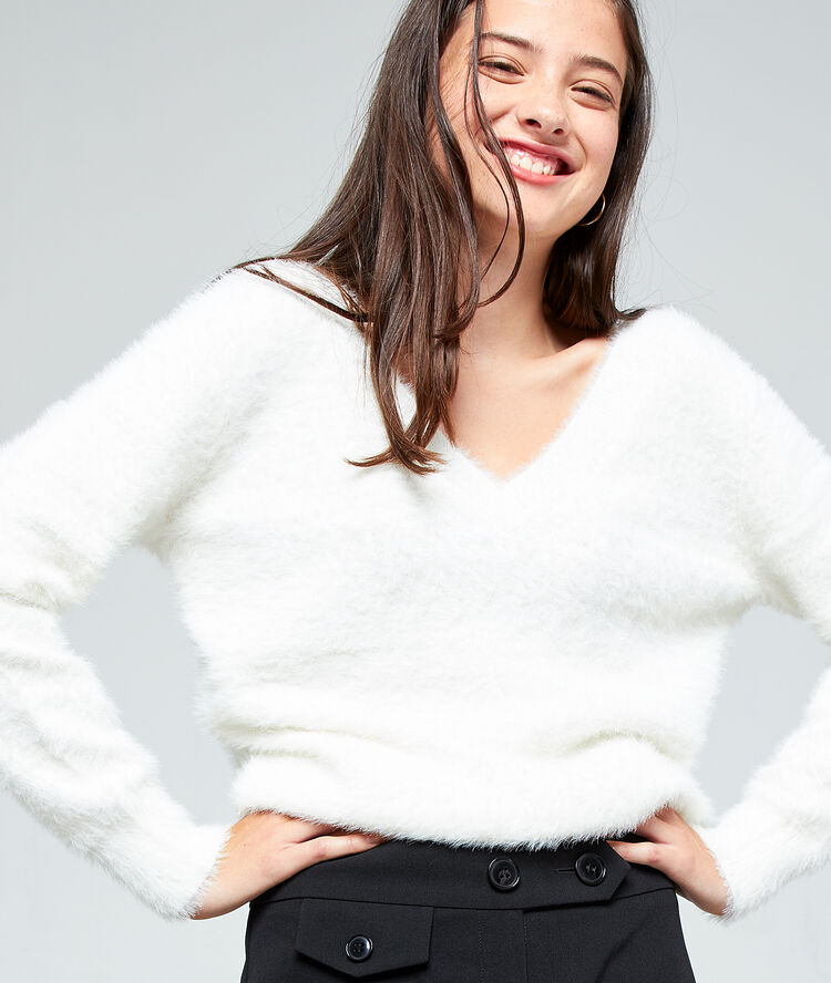 Pull col v en maille fluffy ecru.